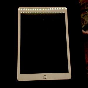 Perfect condition,trying to get rid of don’t need it anymore. Rose gold